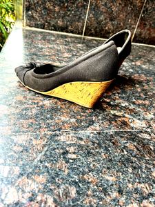 Black Wedges
