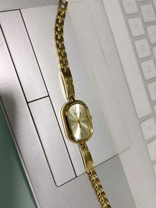 Elegant Gold-Tone Ladies&#39; Watch