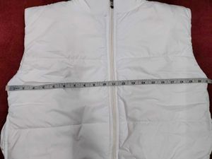 Trendy White Puffer Vest (AR)
