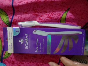Bombae Face Razor