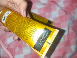 Pond&#39;s Creme Gel And Light Sunscreen
