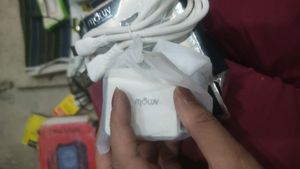 New Moluv Fast Charger With V8 Wire