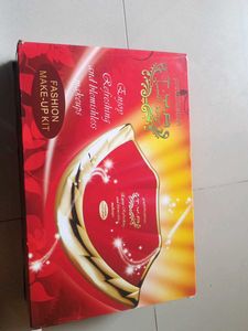 TIYA Fashion Make-Up Kit