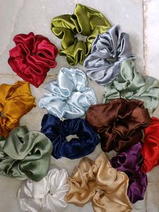 12 Scrunchies 😊