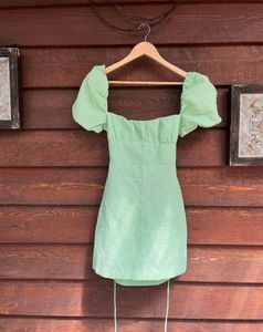 ZARA - Gingham Green Plaid Puff Sleeves Dress 💚🌴