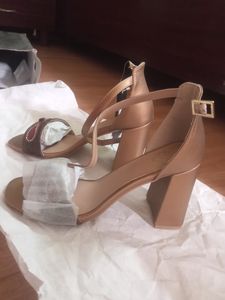 House Of Pataudi Sandal..size 37