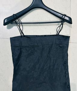 Black Minimal Strap Top With Side Chain💫