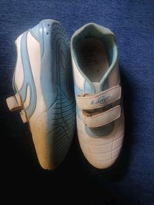 Blue UK8 Sports Shoe