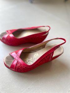 Wedges Red Colour