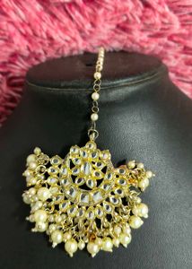 Elegant Kundan Jewellery Set