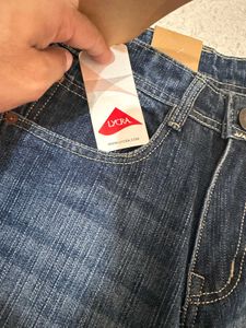 Levi&#39;s Denim Jeans(28 Waist)