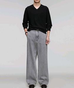 Uniqlo Unisex V Neck Sweater 🖤