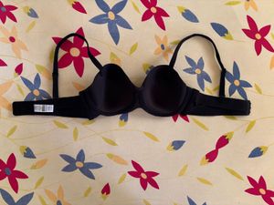 Black strapless bra