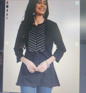 Sangria Black Top