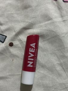 NIVEA Cherry Shine Lip Balm