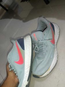 Nike Revolution 5 Sneakers