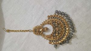 Earings with mang tika