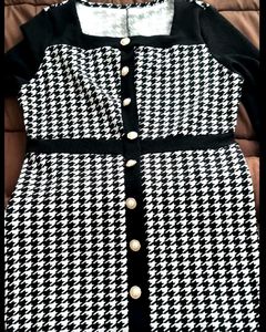 Chic Houndstooth Button-Up Dress