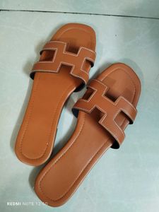 Chic Brown Slides