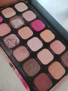 MAKEUP REVOLUTION EYESHADOW PALETTE