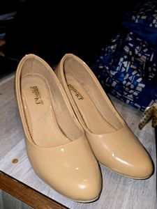 NUDE BLOCK HEEL PUMP