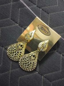 Janvi Gold Teardrop Earrings