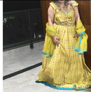 💛 Yellow Gown with Duppata 💛