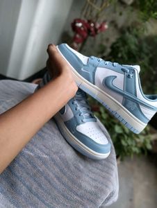 8 number sneaker best quality for men