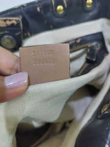 Rare GUCCI BLACK LEATHER DOUBLE G EMBOSSED  Bag