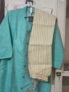 Green Kurta tag M hai but S size vale le