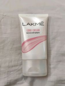 Lakme LumiCream: Moisturizer With Makeup Like Glow