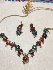 Multicoloured Neckpiece With Earrings