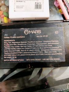 Eyeshadows Kit with 2 brushes