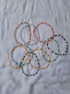 51. 10 Strechable Bracelets