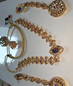 BRAND NEW NECKLACE WITH MAANG TIKA EARRINGS