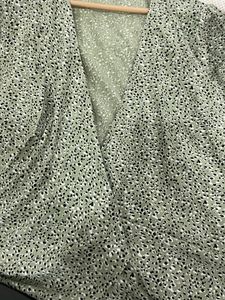 Micro Prinf V-neck Top
