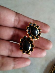 Trendy Locket And Earrings