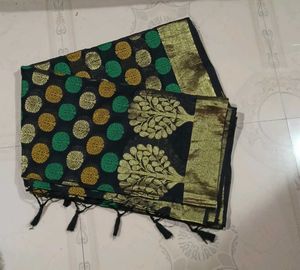 Elegant Green &amp; Gold Scarf