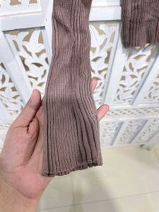 Forever 21 Ribbed V Neck Long Sleeves Top  A