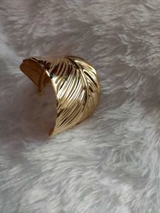 Golden Feather 🪶 Kada