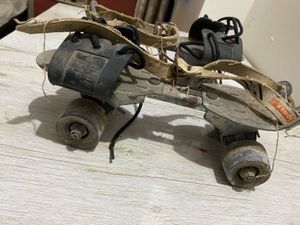 Vintage Adjustable Metal Roller Skates
