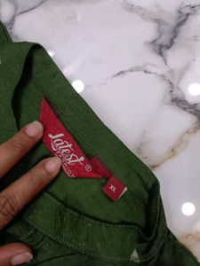 Sleevless green kurti