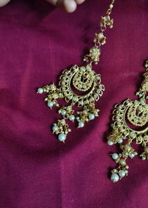 Beuatiful Earings With Chains