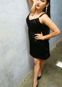 Black Embellished Short Bobycon Middi Dress