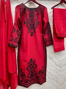 New Red Black Gorgeous Look Dress