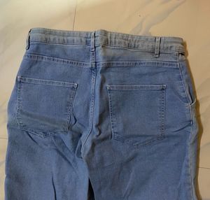 N8 - Light Wash Capri Jeans
