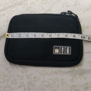 GADGET ORGANIZER  WITH 16 SLOTS