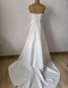 Free Delivery 🚚 Elegant Wedding Dress - Size Medi