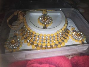 Elegant Yellow Bead Jewelry Set