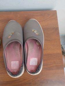 Embroidered Floral Comfort Slippers